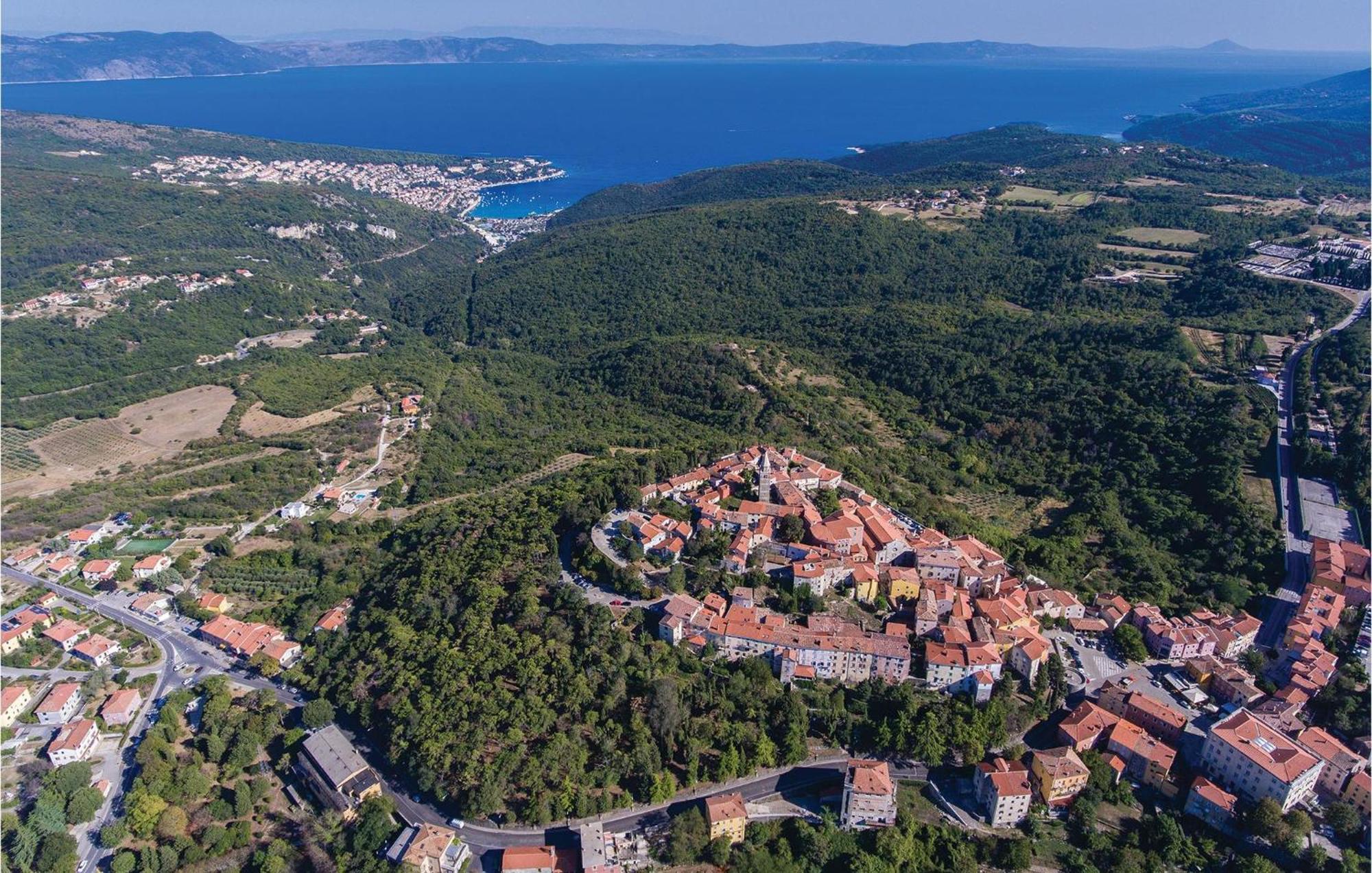 2 Bedroom Gorgeous Apartment In Labin Raša Exteriör bild