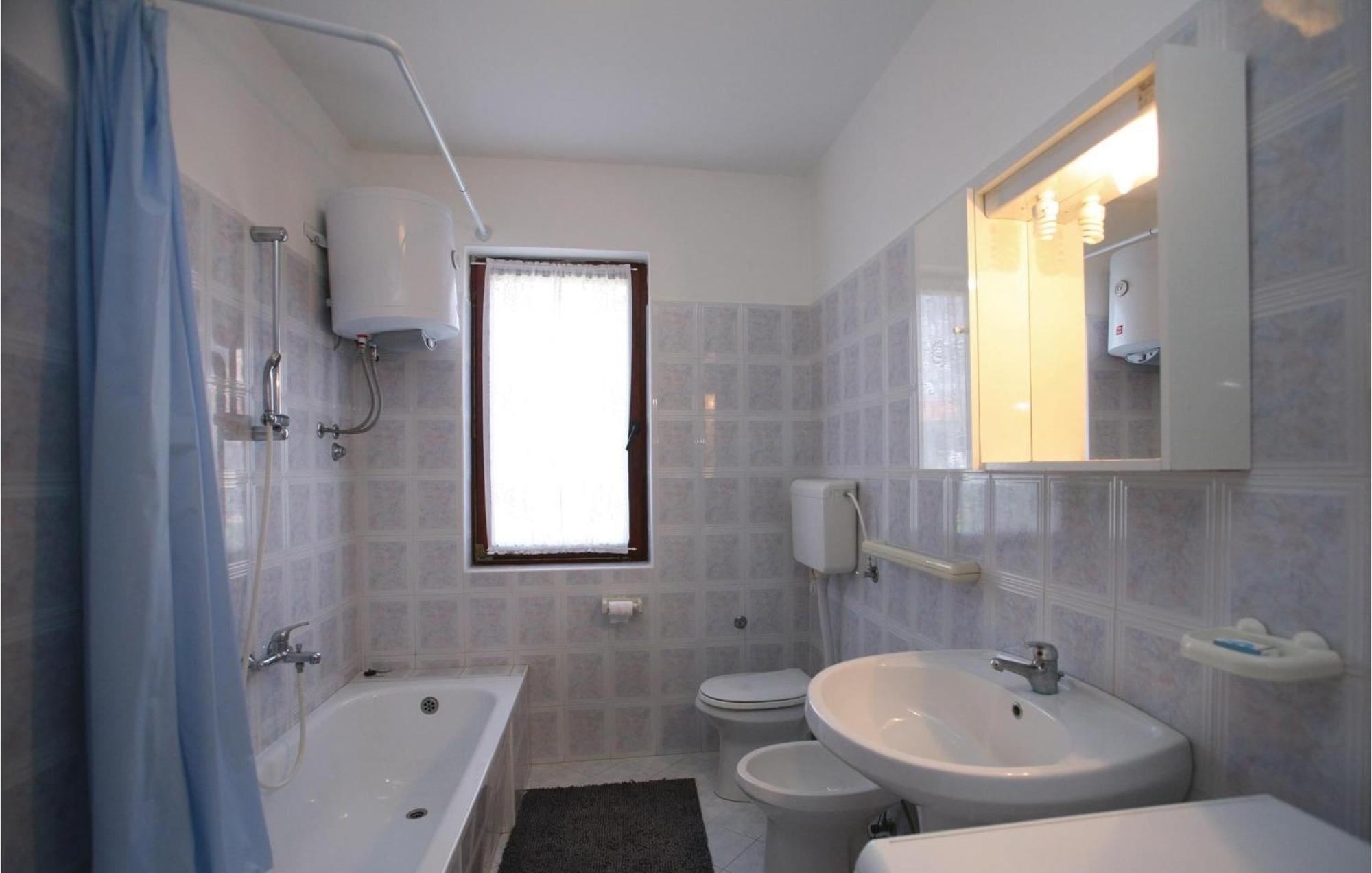 2 Bedroom Gorgeous Apartment In Labin Raša Exteriör bild