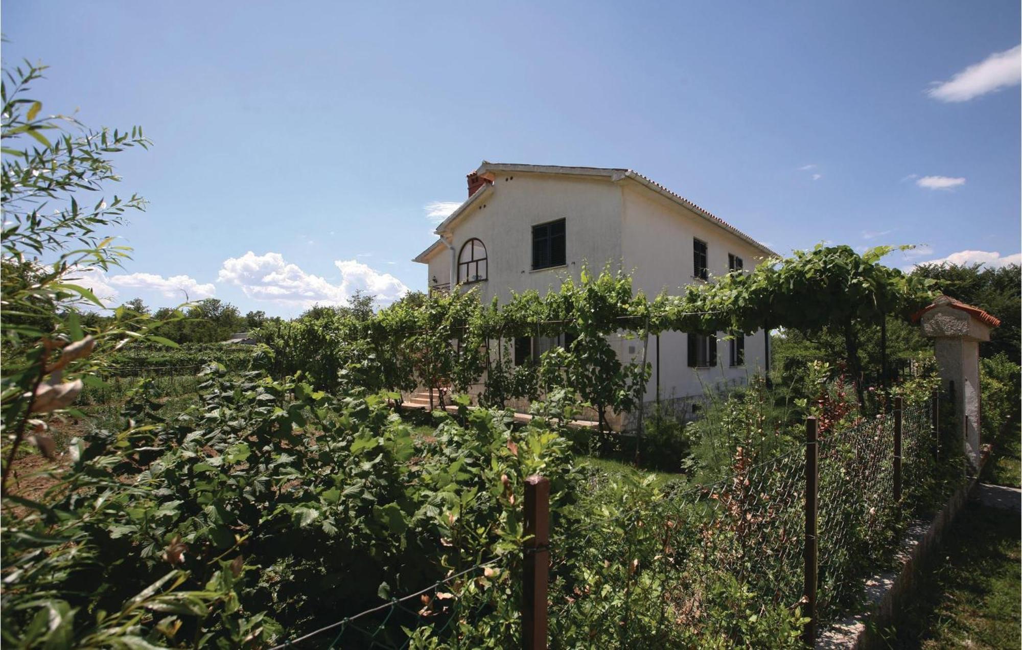 2 Bedroom Gorgeous Apartment In Labin Raša Exteriör bild