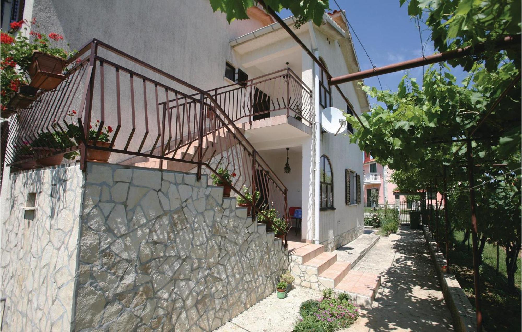 2 Bedroom Gorgeous Apartment In Labin Raša Exteriör bild