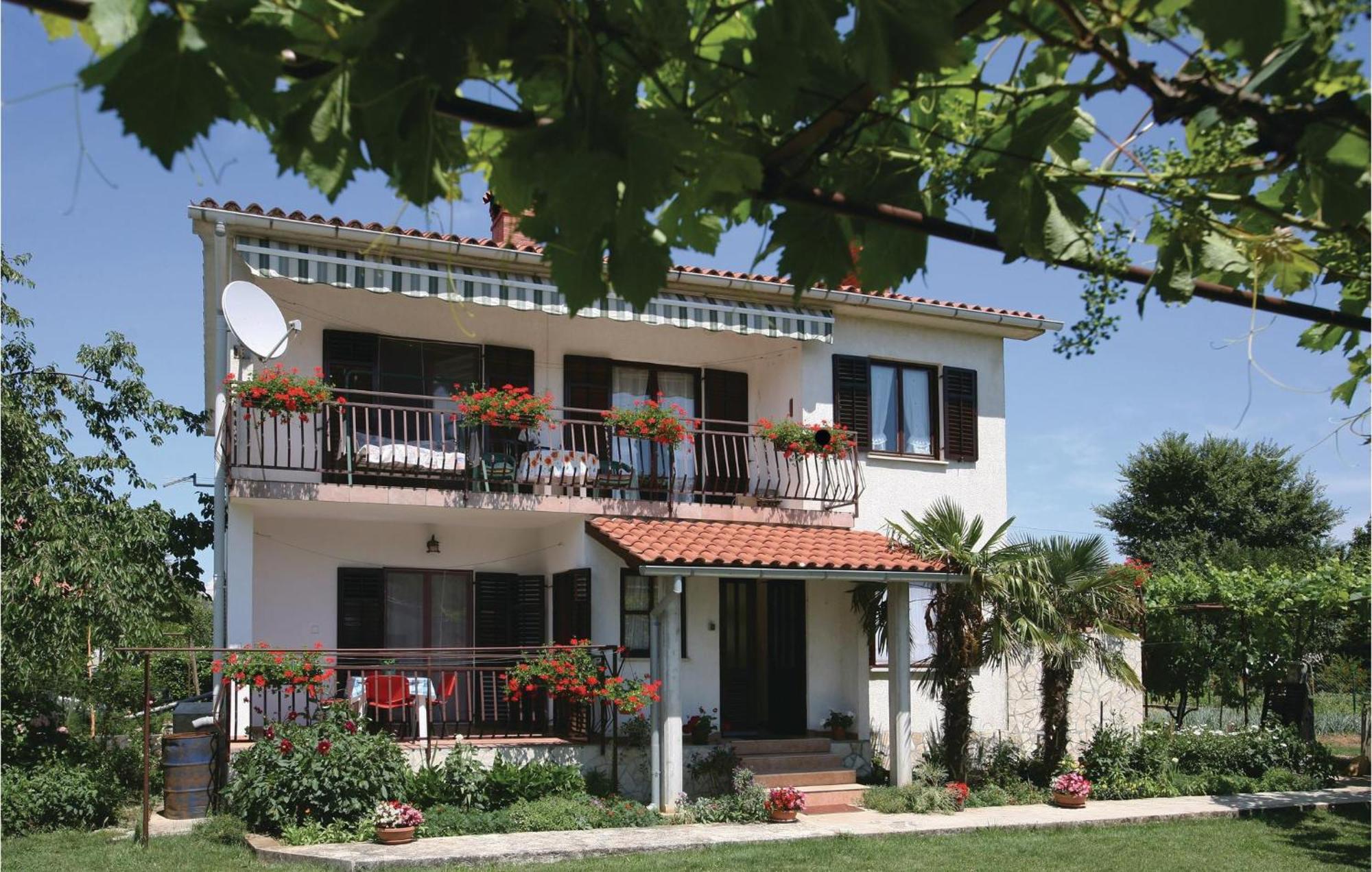 2 Bedroom Gorgeous Apartment In Labin Raša Exteriör bild