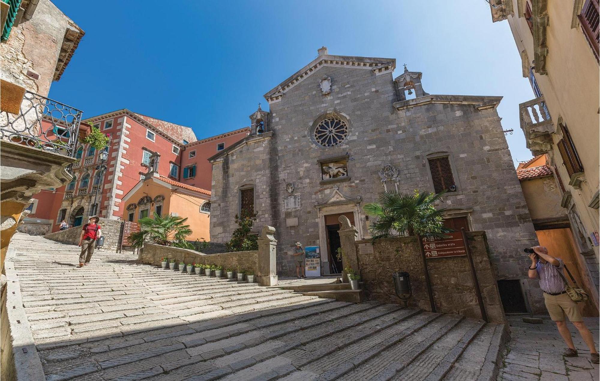 2 Bedroom Gorgeous Apartment In Labin Raša Exteriör bild
