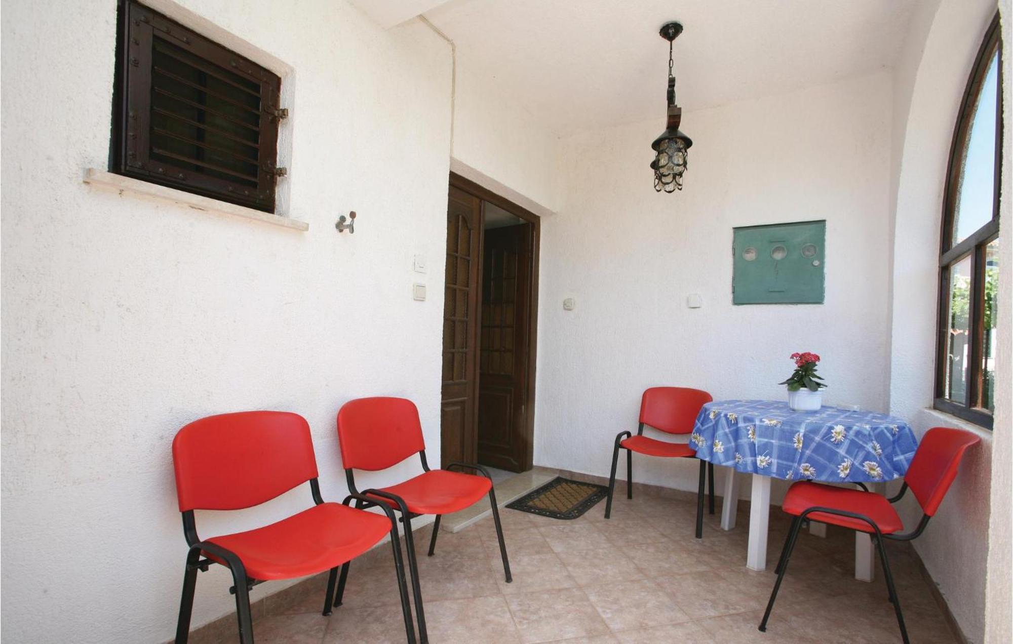 2 Bedroom Gorgeous Apartment In Labin Raša Exteriör bild